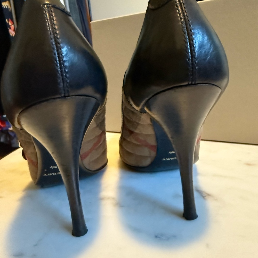 Burberry Plaid Black and Tan Heels size 40.5 - Picture 5 of 7